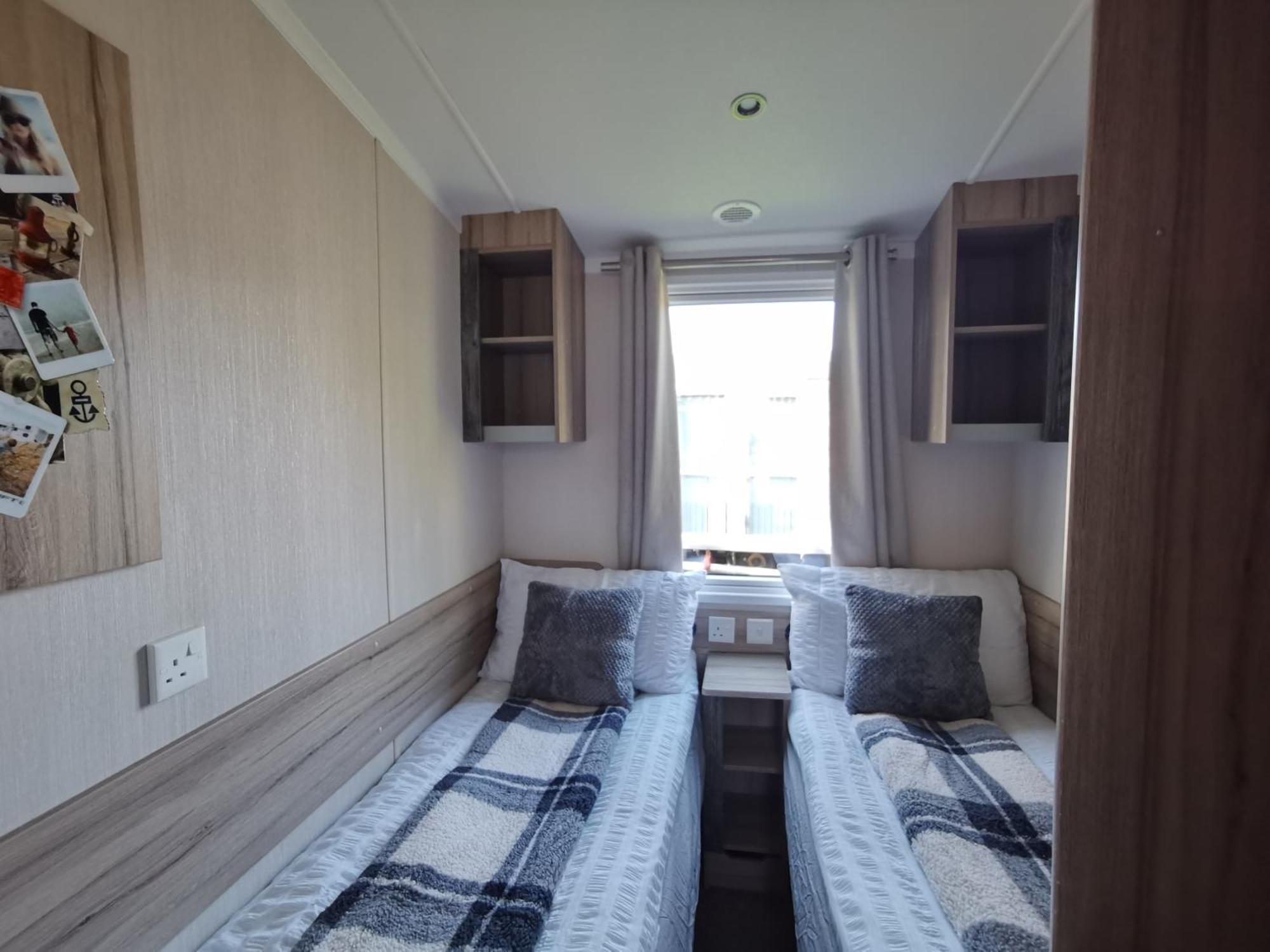 Golden Sands Beach Activities Sea Holiday Relax 梅布尔索普 外观 照片