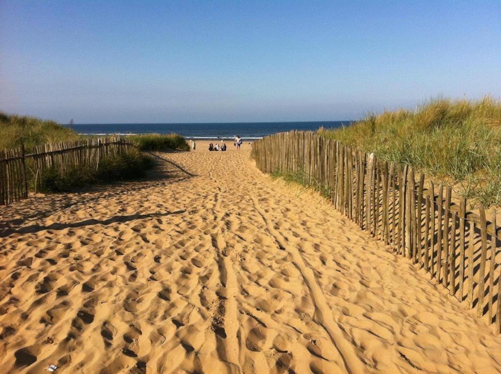 Golden Sands Beach Activities Sea Holiday Relax 梅布尔索普 外观 照片