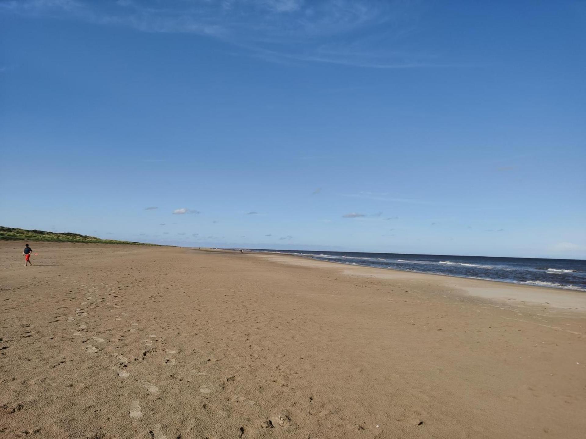 Golden Sands Beach Activities Sea Holiday Relax 梅布尔索普 外观 照片